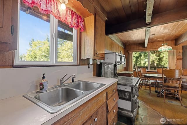 Property photo for 110 Alder Street E, Eatonville photo 4