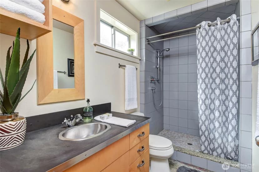 Property photo for 1822 S King Street #a-d, Seattle photo 9