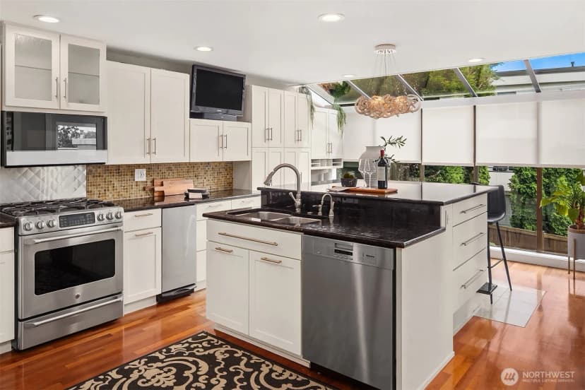 Property photo for 10117 Ne 64th Street, Kirkland photo 10