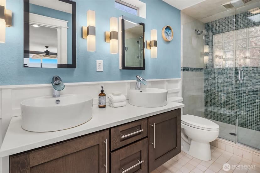 Property photo for 10117 Ne 64th Street, Kirkland photo 19
