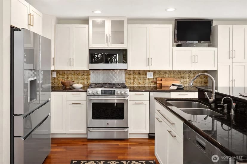 Property photo for 10117 Ne 64th Street, Kirkland photo 11