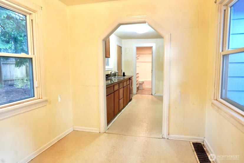 Property photo for 14040 Ashworth Avenue N, Seattle photo 5