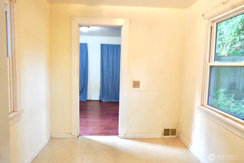 Property photo for 14040 Ashworth Avenue N, Seattle photo 6