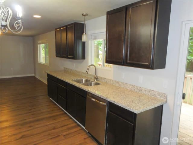 Property photo for 21627 Se 271st Street, Maple Valley photo 5