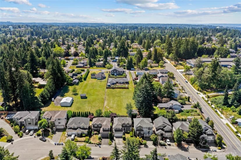 Property photo for 4125 Ne 27th Place, Renton photo 34