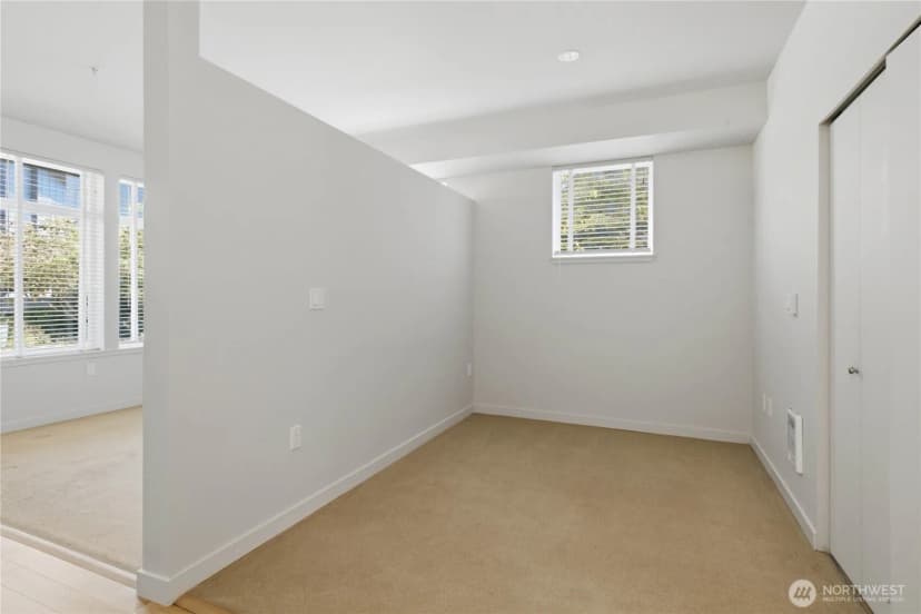 Property photo for 15100 6th Avenue Sw #310, Burien photo 12