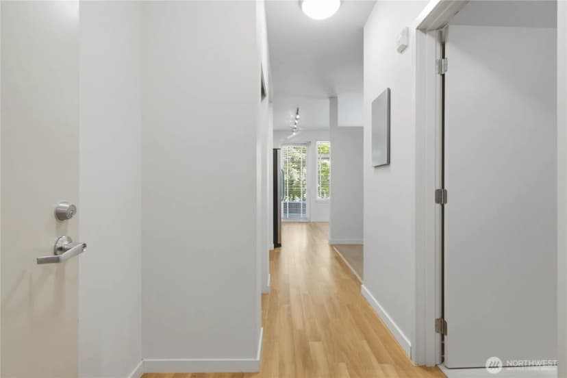 Property photo for 15100 6th Avenue Sw #310, Burien photo 4