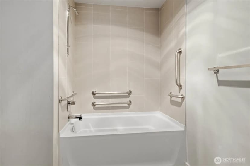 Property photo for 15100 6th Avenue Sw #310, Burien photo 17