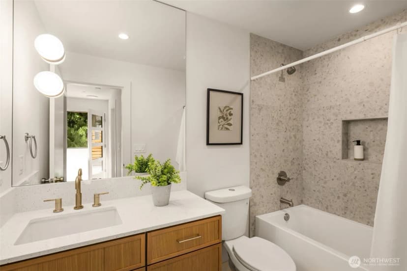 Property photo for 10331 Ashworth Avenue N, Seattle photo 16