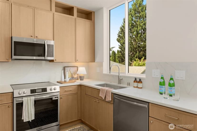 Property photo for 10331 Ashworth Avenue N, Seattle photo 10