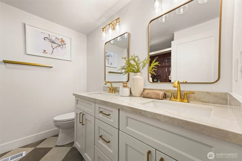Property photo for 8655 Ne 170th Street, Kenmore photo 15