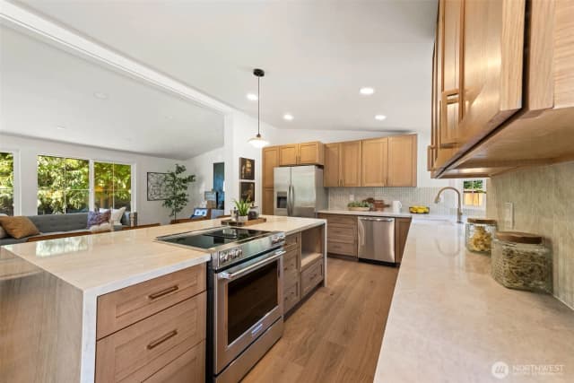 Property photo for 8655 Ne 170th Street, Kenmore photo 5
