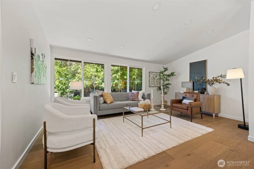 Property photo for 8655 Ne 170th Street, Kenmore photo 2