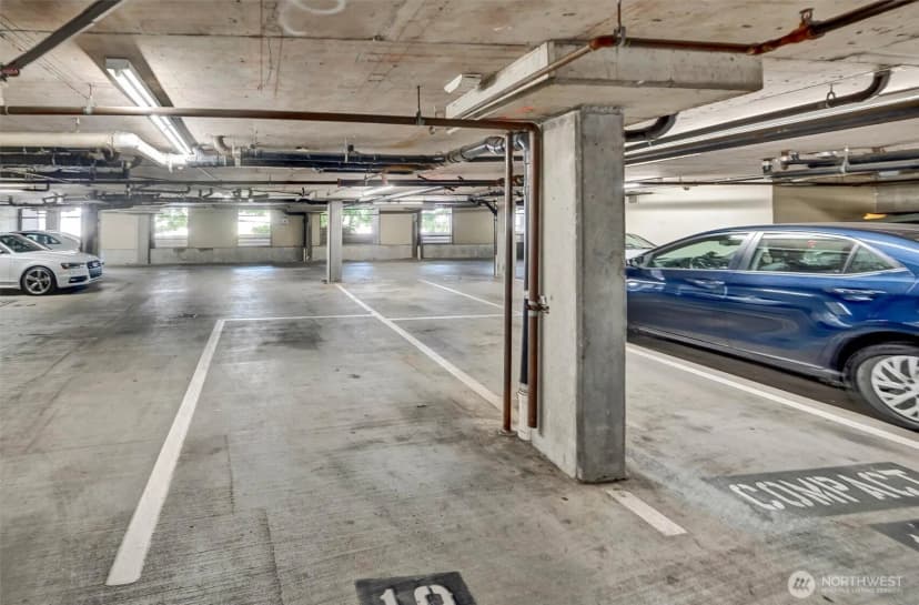 Property photo for 1550 Eastlake Avenue E #503, Seattle photo 17