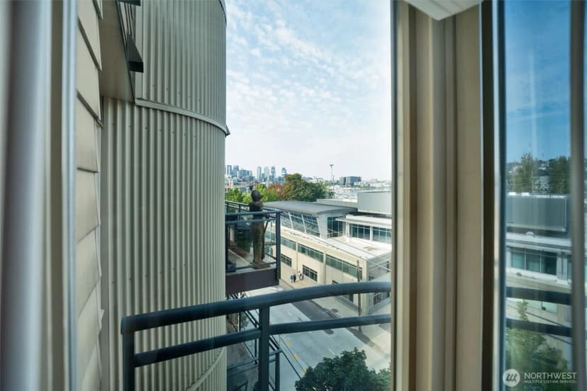 Property photo for 1550 Eastlake Avenue E #503, Seattle photo 4