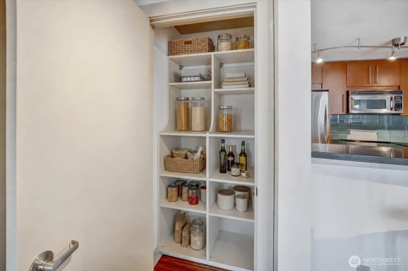 Property photo for 1550 Eastlake Avenue E #503, Seattle photo 7