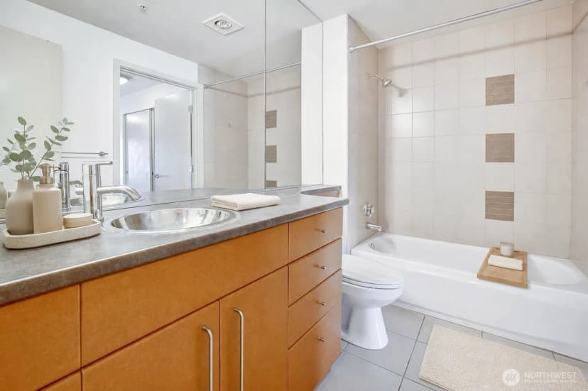 Property photo for 1550 Eastlake Avenue E #503, Seattle photo 12