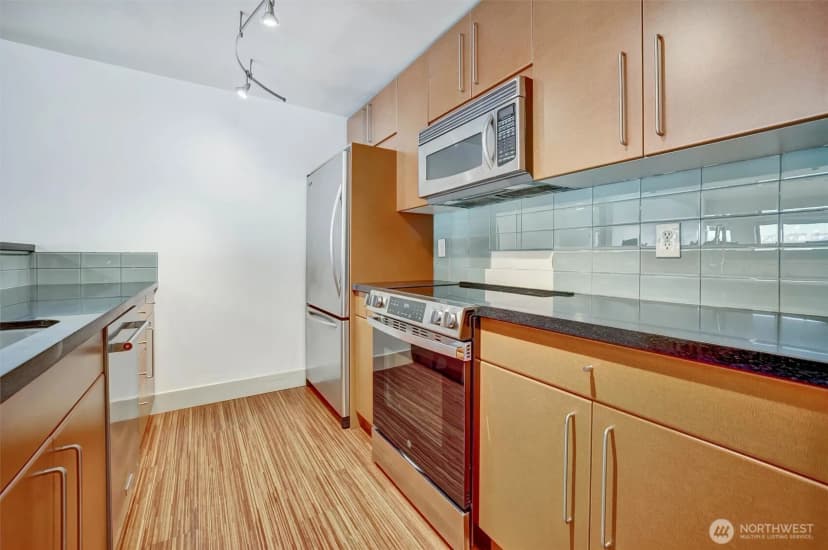 Property photo for 1550 Eastlake Avenue E #503, Seattle photo 6