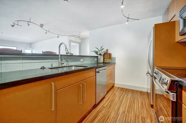 Property photo for 1550 Eastlake Avenue E #503, Seattle photo 5