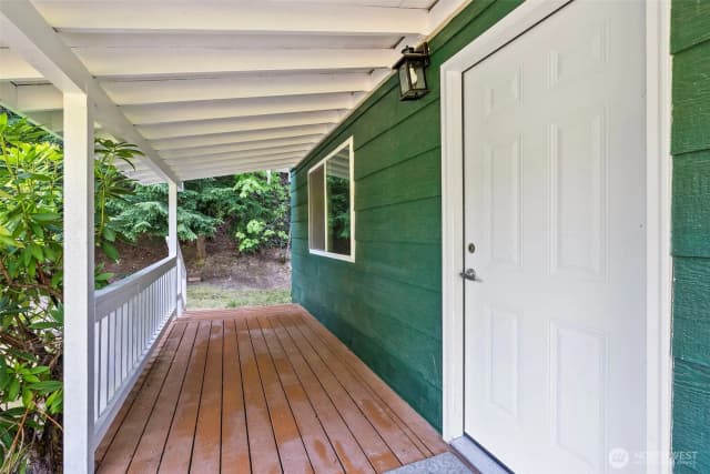 Property photo for 995 Davis Lake Road, Morton photo 5