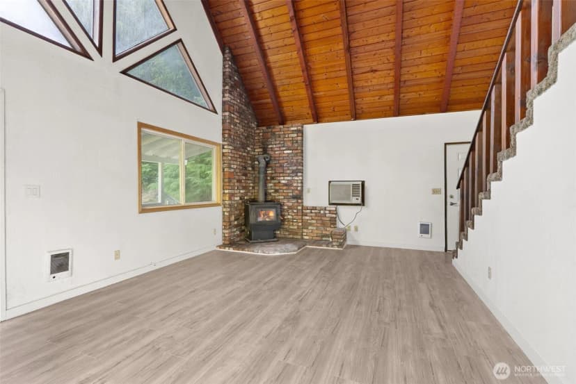 Property photo for 995 Davis Lake Road, Morton photo 6