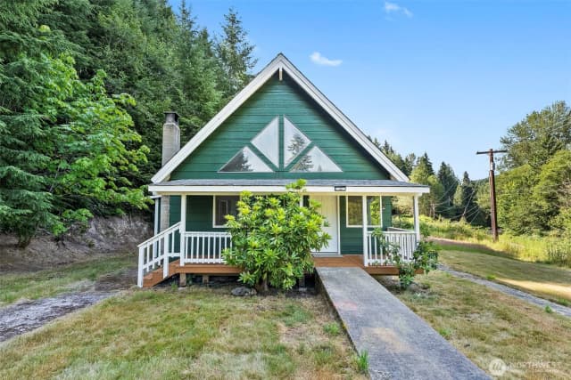 Property photo for 995 Davis Lake Road, Morton