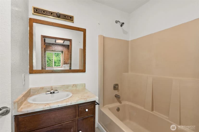 Property photo for 995 Davis Lake Road, Morton photo 17