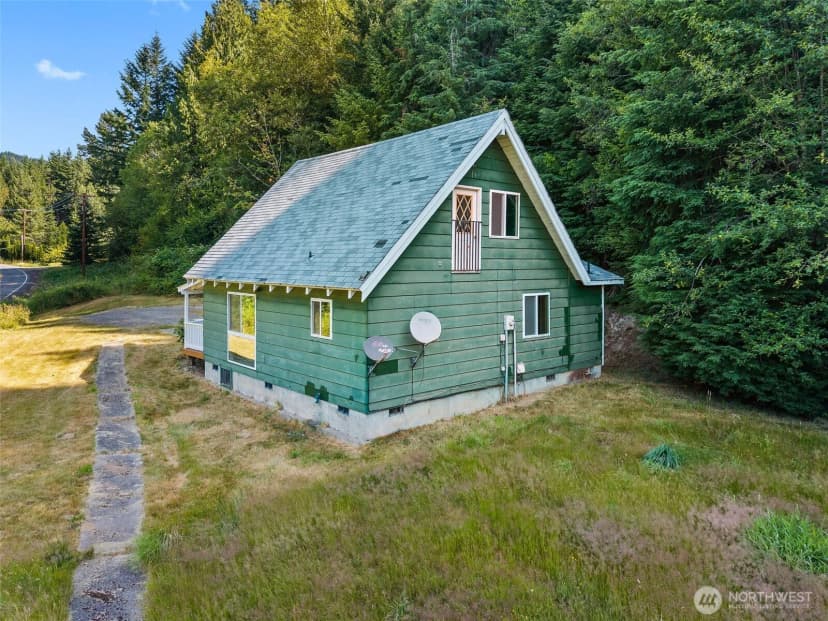 Property photo for 995 Davis Lake Road, Morton photo 24