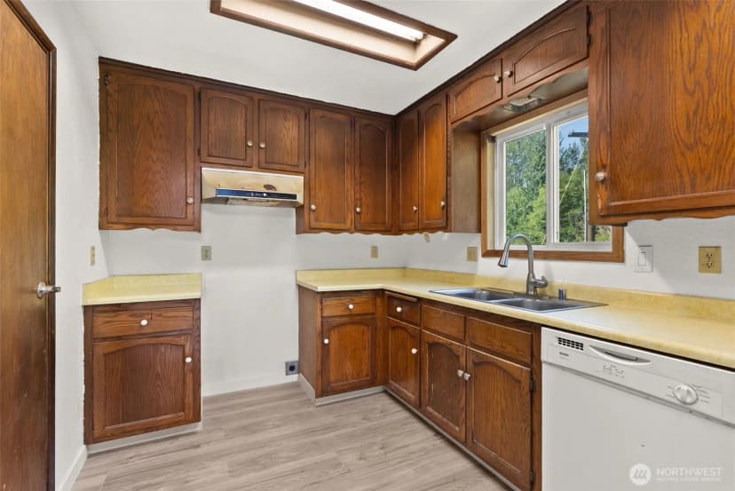 Property photo for 995 Davis Lake Road, Morton photo 12