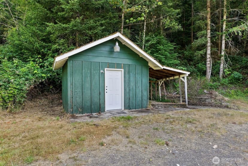 Property photo for 995 Davis Lake Road, Morton photo 25