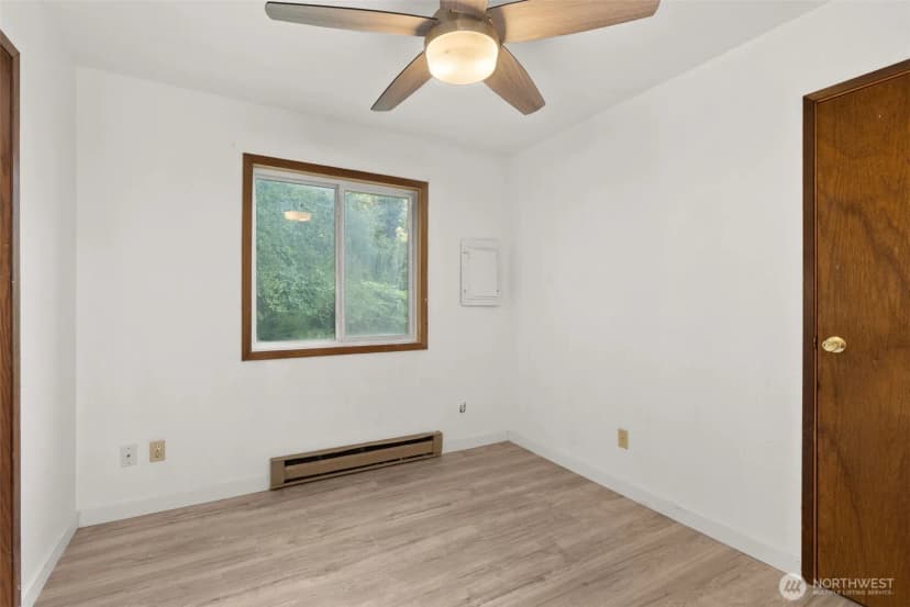 Property photo for 995 Davis Lake Road, Morton photo 14