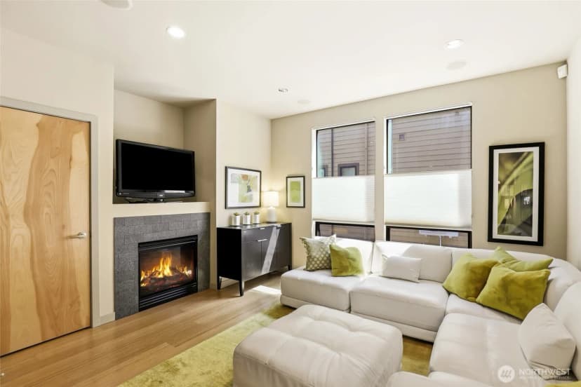 Property photo for 4923 39th Avenue S, Seattle photo 5