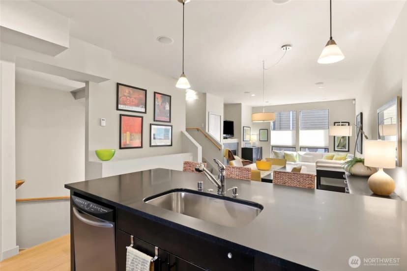 Property photo for 4923 39th Avenue S, Seattle photo 15