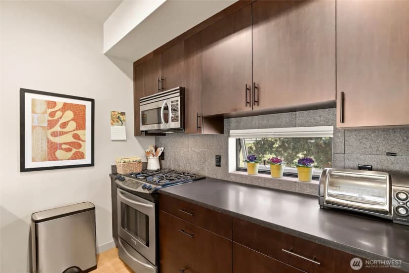 Property photo for 4923 39th Avenue S, Seattle photo 14