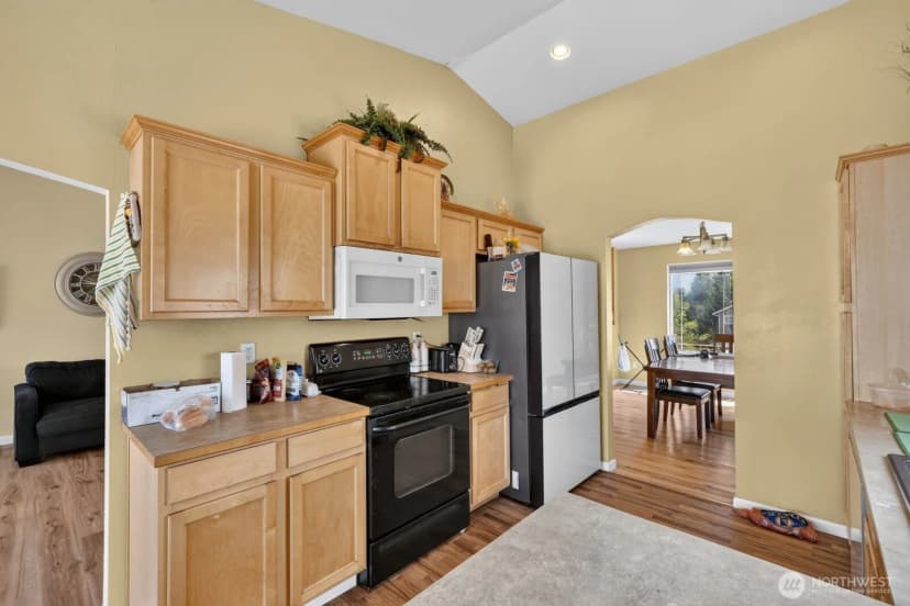 Property photo for 18318 13th Avenue Ct E, Spanaway photo 4