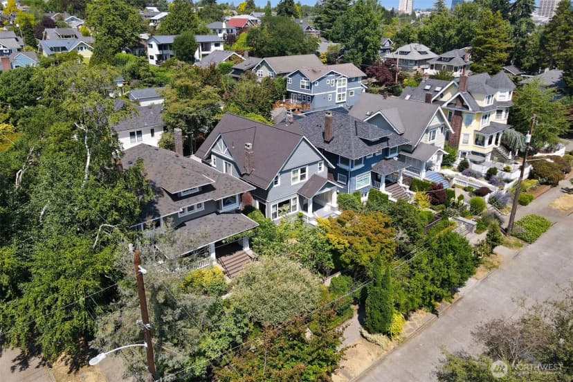 Property photo for 2202 N 41st Street, Seattle photo 39