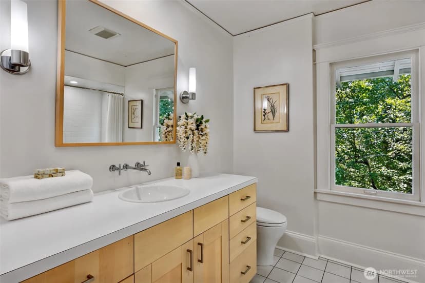 Property photo for 2202 N 41st Street, Seattle photo 28