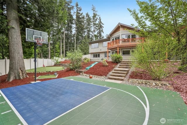 Property photo for 15831 Se 43rd Place, Bellevue, WA 98006