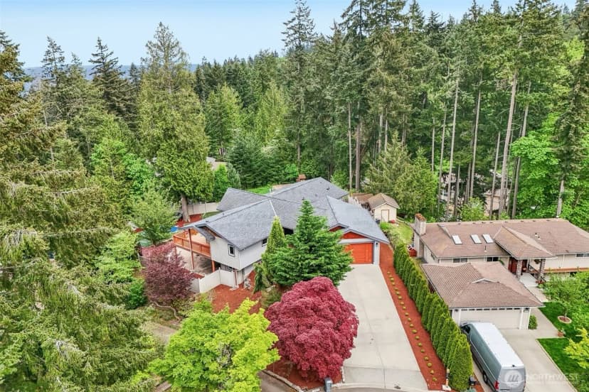 Property photo for 15831 Se 43rd Place, Bellevue photo 2