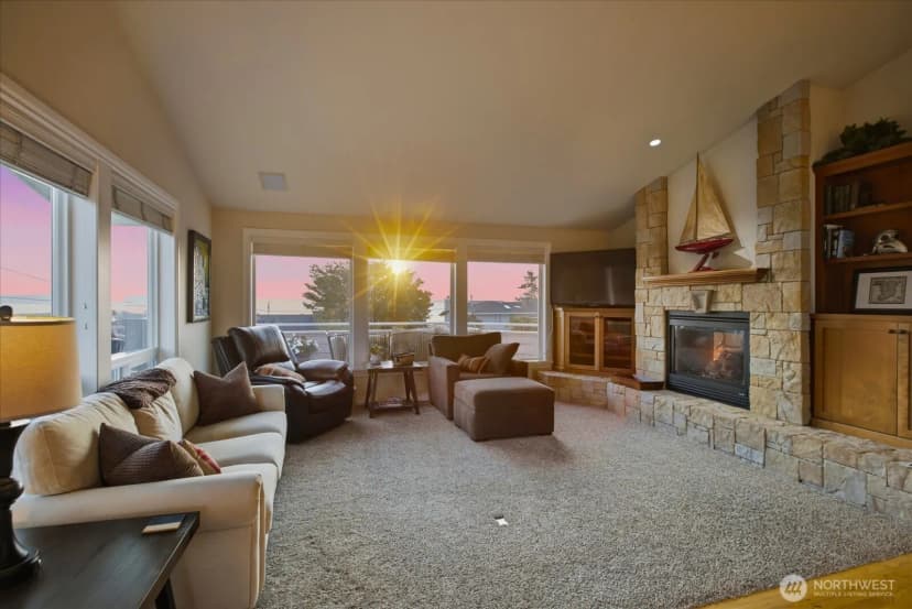 Property photo for 809 Driftwood Place, Edmonds photo 7