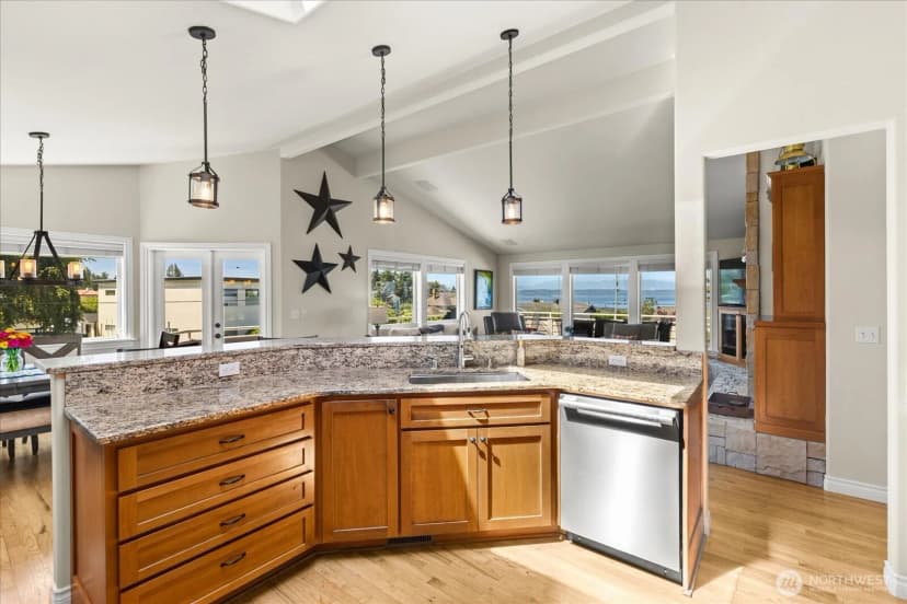 Property photo for 809 Driftwood Place, Edmonds photo 8