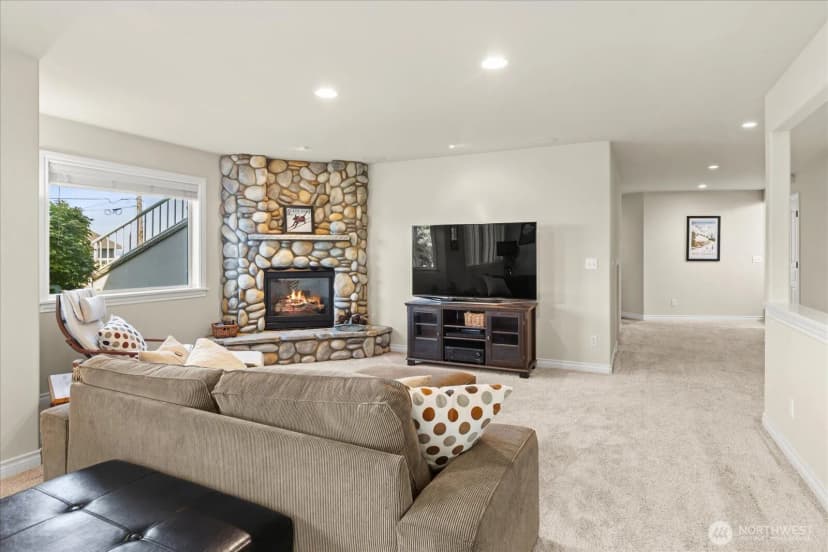 Property photo for 809 Driftwood Place, Edmonds photo 31