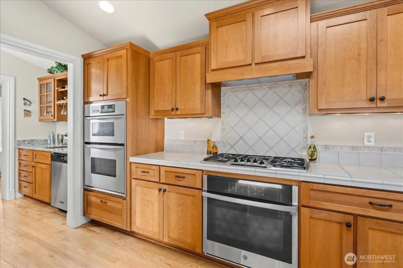 Property photo for 809 Driftwood Place, Edmonds photo 11