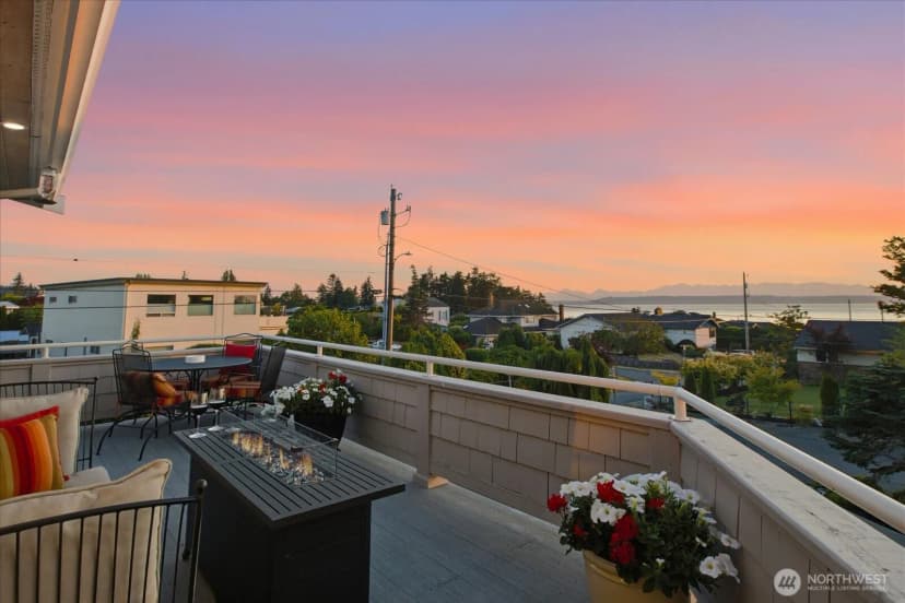 Property photo for 809 Driftwood Place, Edmonds photo 3