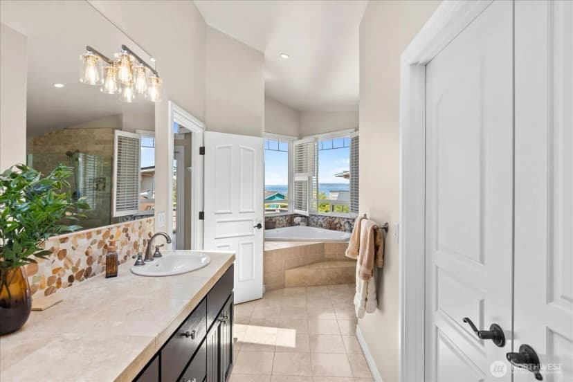 Property photo for 809 Driftwood Place, Edmonds photo 27