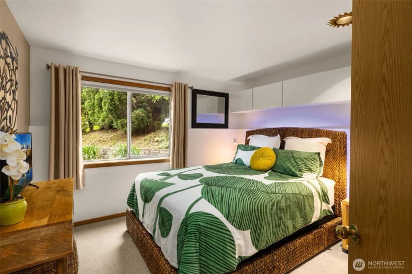 Property photo for 9602 Ne 35th Place, Clyde Hill photo 22