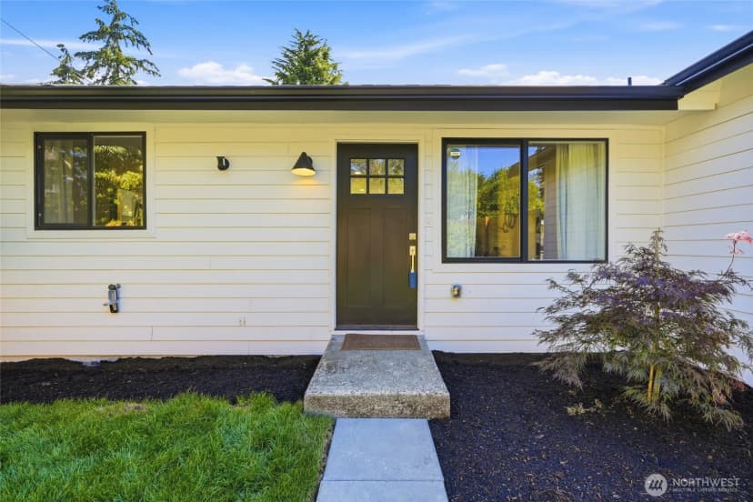 Property photo for 5946 18th Avenue Sw #1, Seattle photo 2