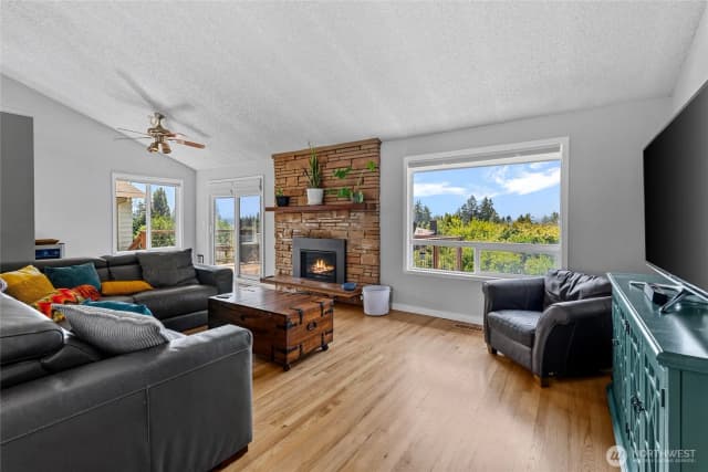 Property photo for 11621 19th Avenue Sw, Burien photo 4