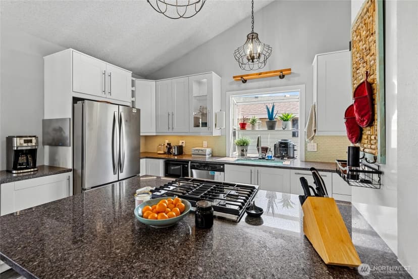 Property photo for 11621 19th Avenue Sw, Burien photo 12