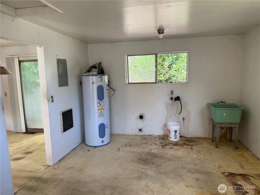 Property photo for 915 Greenleaf Avenue, Burlington photo 12